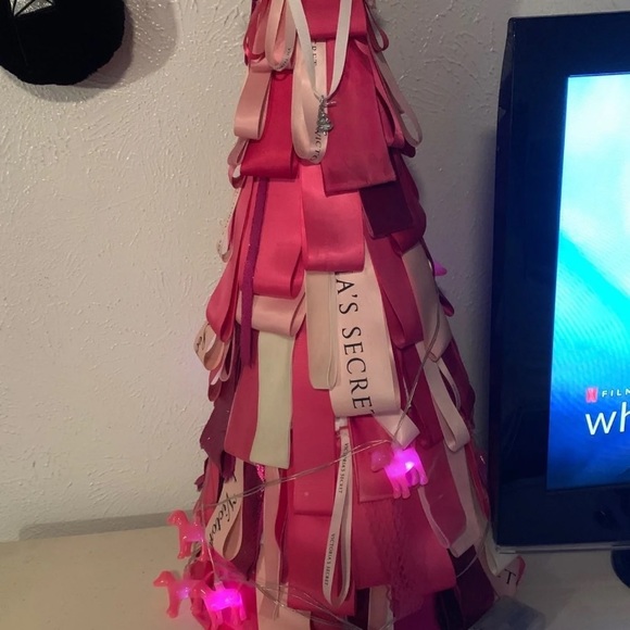 ULTRA RARE VS PINK Tree - Picture 2 of 2